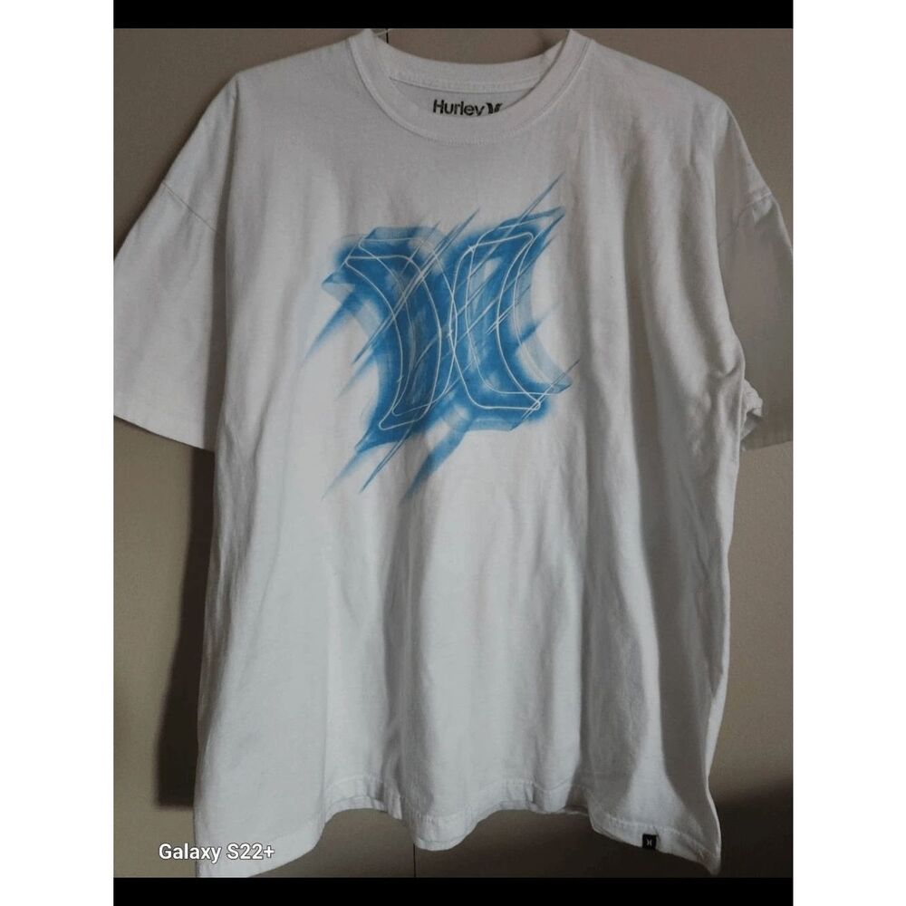 E56 Hurley Men’s White Graphic T shirt with Blue Logo